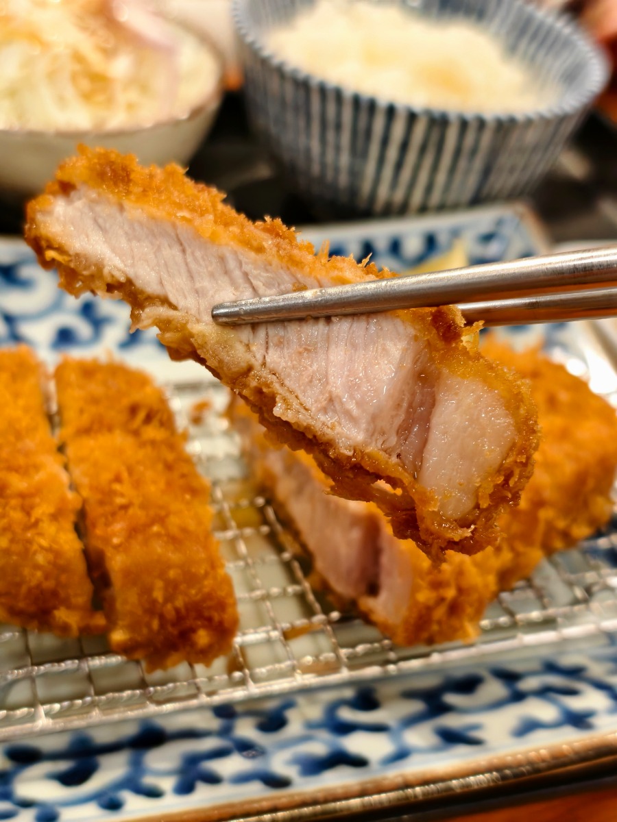 【高雄左營美食】銀座杏子豬排環球店|熟成黑豚厚度超犯規,生菜、味噌湯、米飯續加不用錢真的太佛心! 【高雄左營美食】銀座杏子豬排環球店