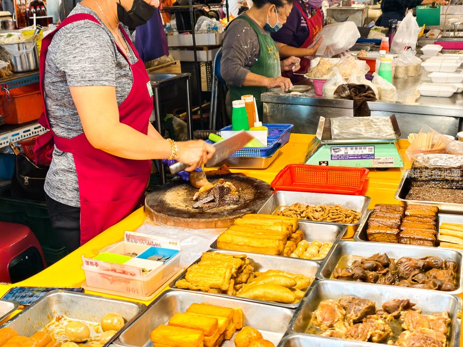 英明市場 莉姐煙燻滷味
