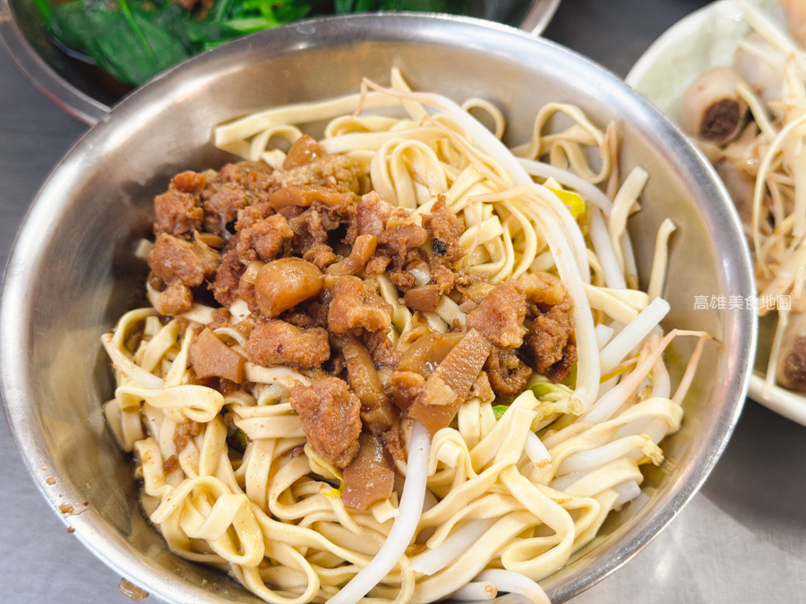 「高雄。鼓山」這家陽春麵-裕誠路在地十幾年傳統平價麵館,傳承30年的手工硬派麵條! 「高雄。鼓山」這家陽春麵-裕誠路