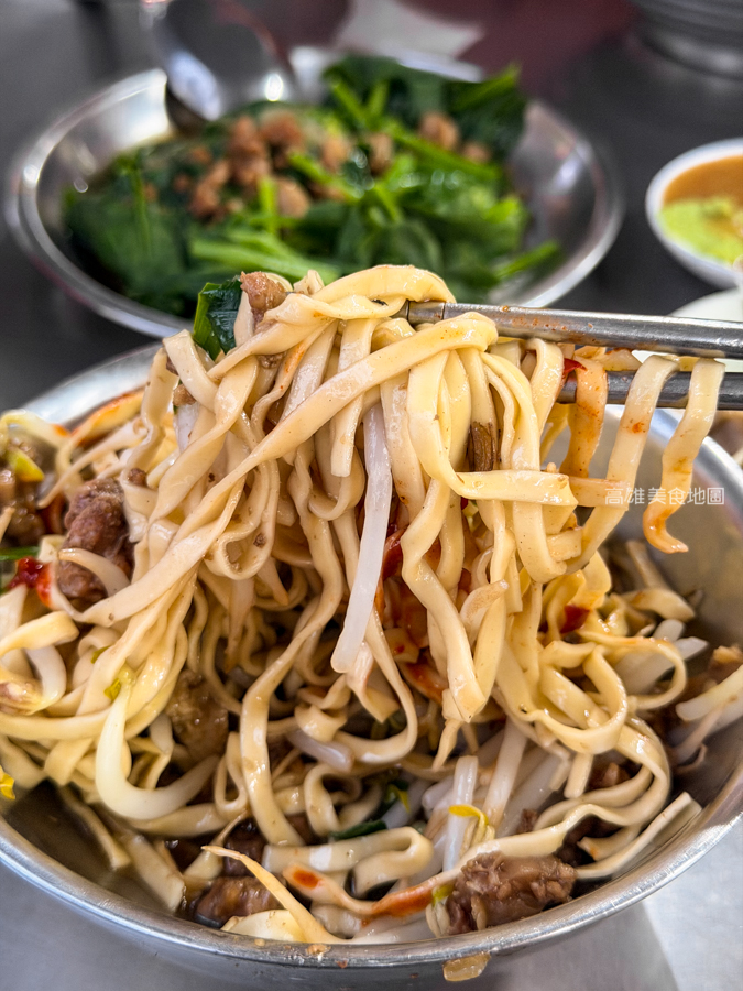 「高雄。鼓山」這家陽春麵-裕誠路在地十幾年傳統平價麵館,傳承30年的手工硬派麵條! 「高雄。鼓山」這家陽春麵-裕誠路