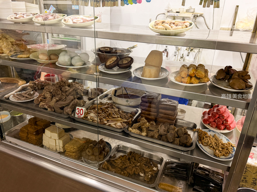 「高雄。鼓山」這家陽春麵-裕誠路在地十幾年傳統平價麵館,傳承30年的手工硬派麵條! 「高雄。鼓山」這家陽春麵-裕誠路