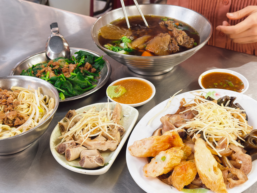 「高雄。鼓山」這家陽春麵-裕誠路在地十幾年傳統平價麵館,傳承30年的手工硬派麵條! 「高雄。鼓山」這家陽春麵-裕誠路