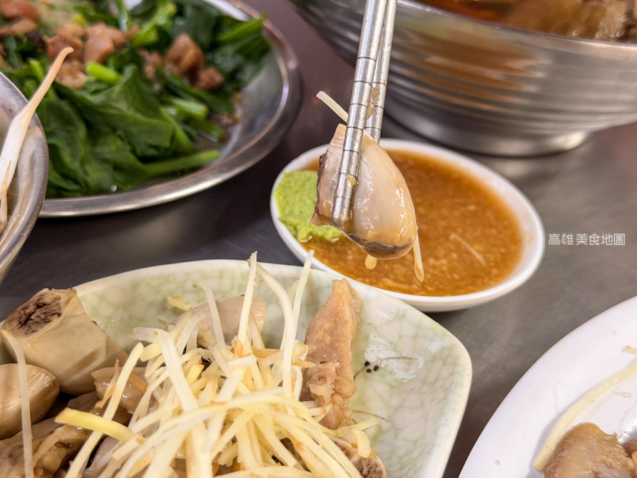 「高雄。鼓山」這家陽春麵-裕誠路在地十幾年傳統平價麵館,傳承30年的手工硬派麵條! 「高雄。鼓山」這家陽春麵-裕誠路