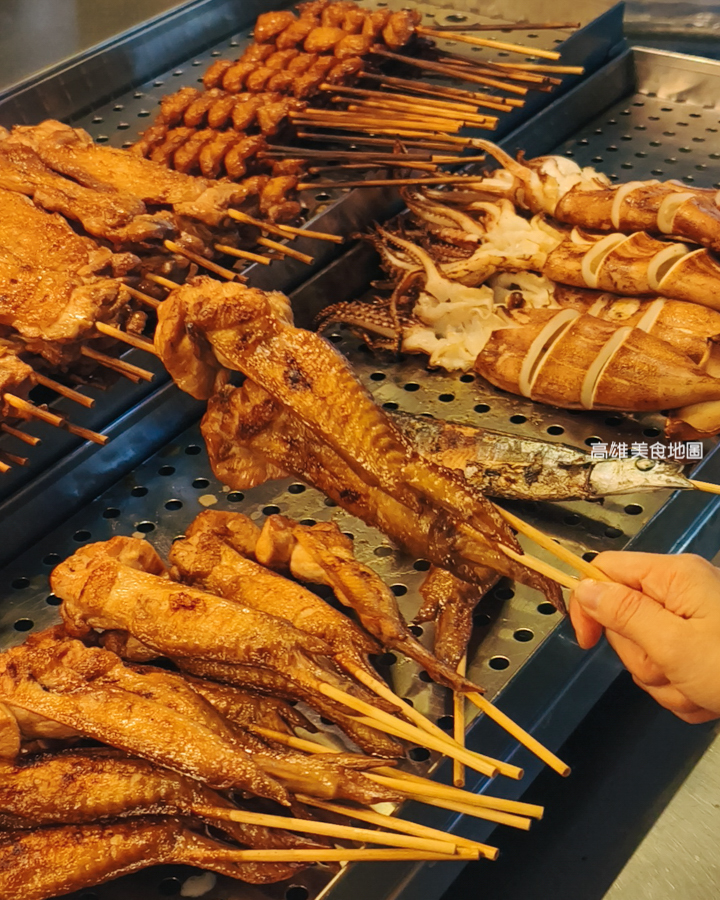 「高雄。小港區」小港-天康新口味專業碳烤|Google 破千則評論,內行必點酥脆雞皮,還貼心幫你去竹籤的職人宵夜。 小港-天康新口味專業碳烤