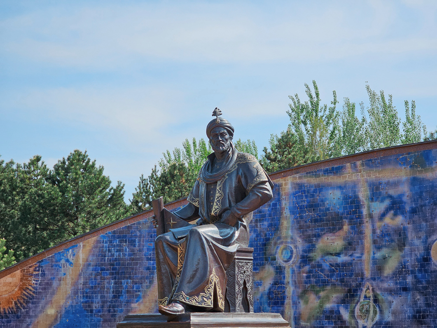 烏茲別克跟團怎麼玩？撒馬爾罕一日遊：雷吉斯坦廣場夜景、最美藍色走廊全攻略