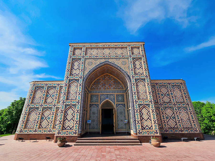烏茲別克跟團怎麼玩？撒馬爾罕一日遊：雷吉斯坦廣場夜景、最美藍色走廊全攻略