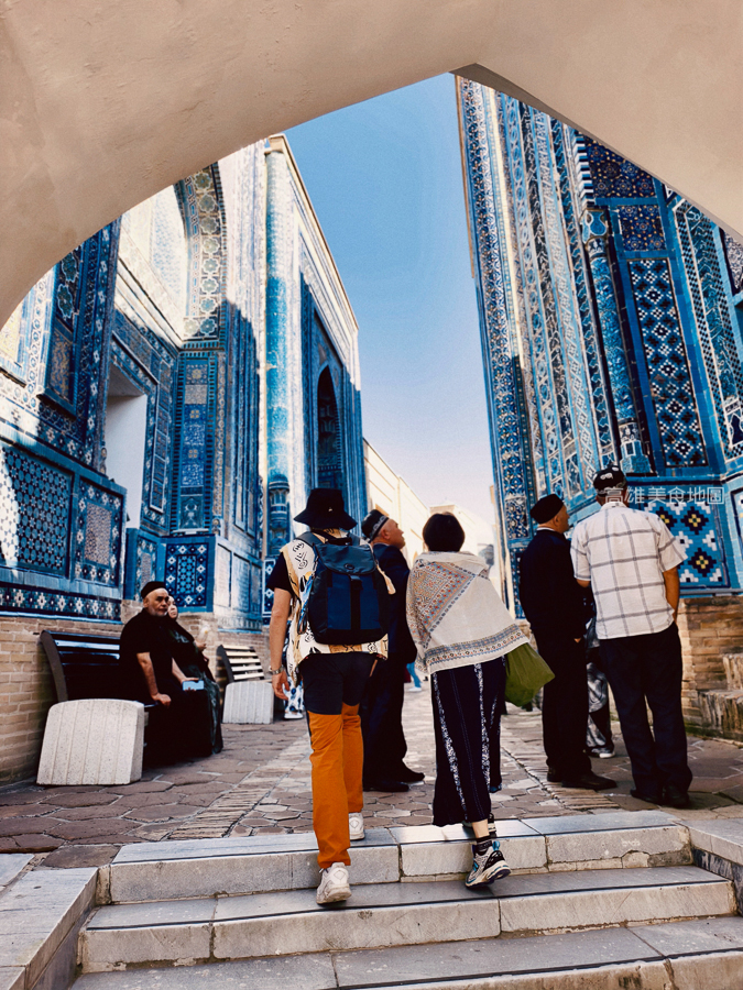 烏茲別克跟團怎麼玩？撒馬爾罕一日遊：雷吉斯坦廣場夜景、最美藍色走廊全攻略