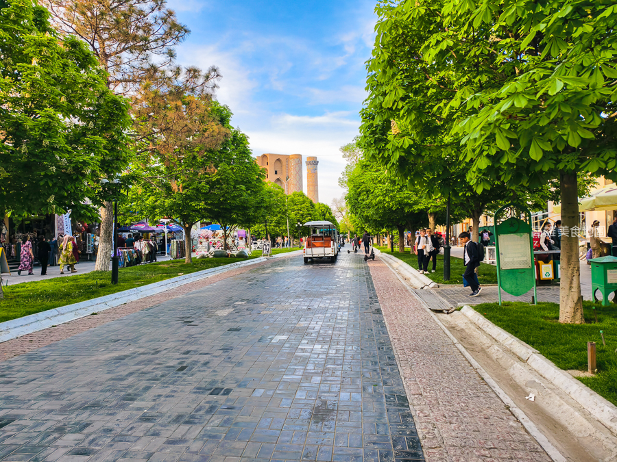 烏茲別克跟團怎麼玩？撒馬爾罕一日遊：雷吉斯坦廣場夜景、最美藍色走廊全攻略