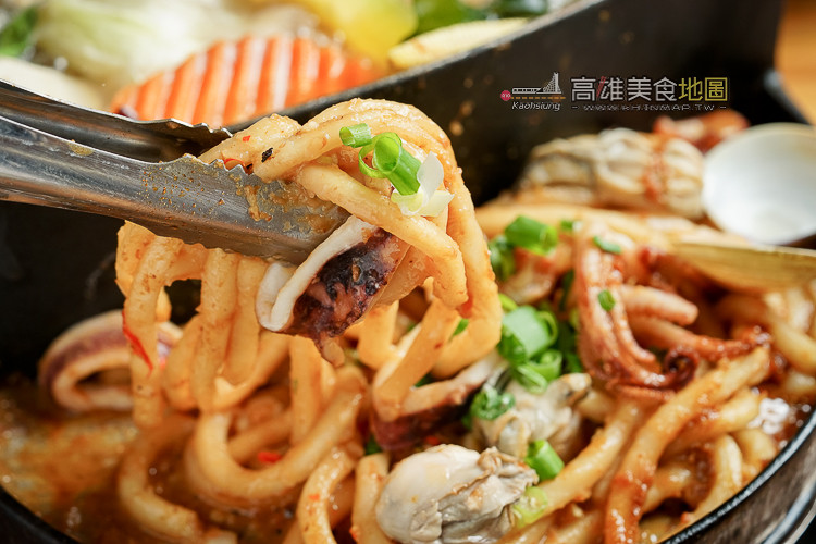 珍品石鍋│麻辣新口味上市加映創意炒烏龍 珍品石鍋│麻辣新口味上市加映創意炒烏龍