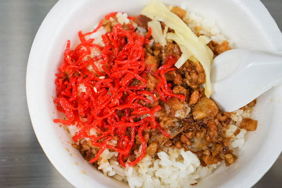 永祥肉燥飯(鼓山區)-市場內老字號肉燥飯，佛心價格吃飽飽。