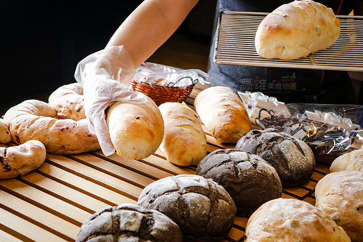 麵包show創意烘焙-歐式與日式的綜合體，撕開麵包體還藏有驚喜！