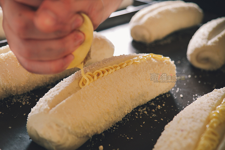 麵包show創意烘焙-歐式與日式的綜合體，撕開麵包體還藏有驚喜！