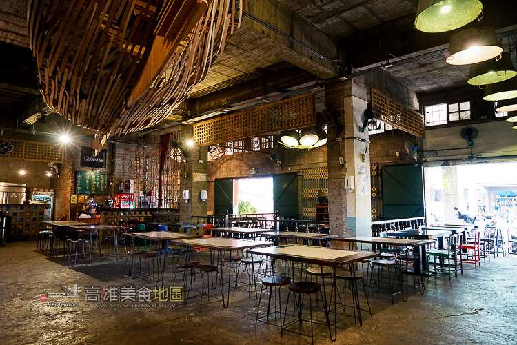 【高雄美食。鼓山區】在老舊倉庫裡享受道地新加坡美食－黑狗食堂